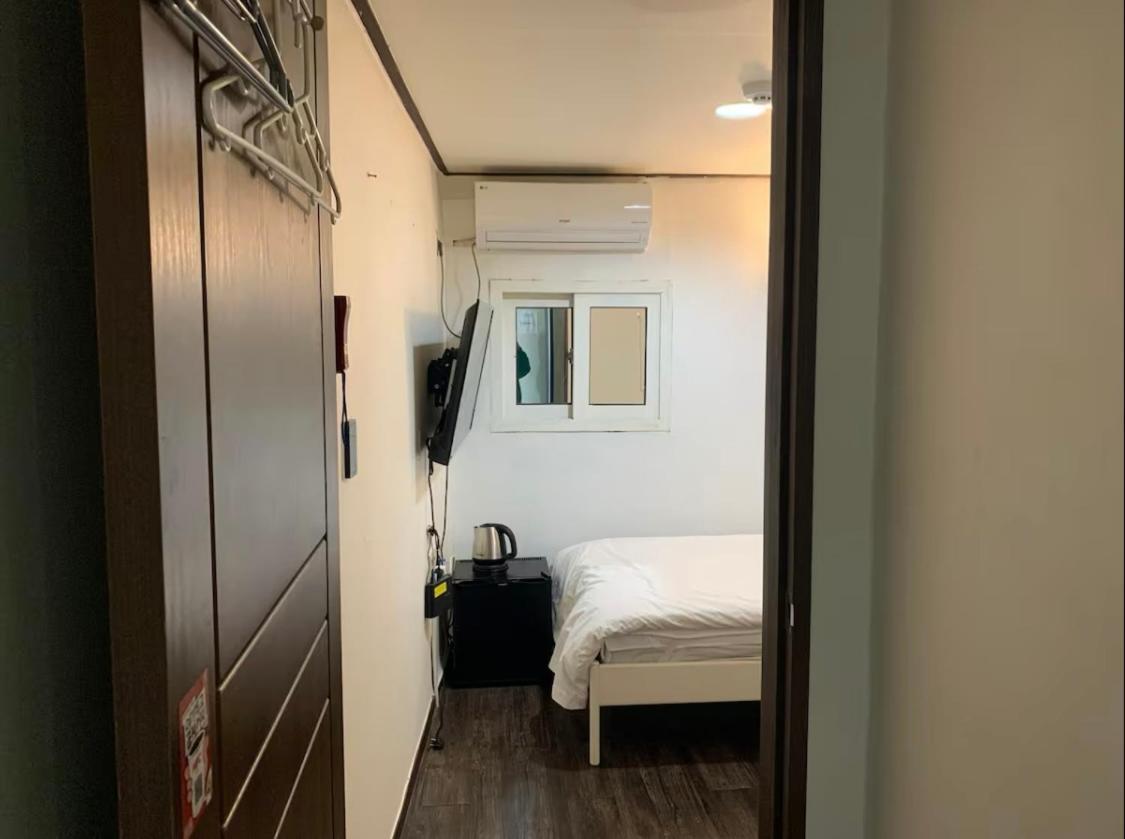 J Mini Hotel & House Сеул Екстер'єр фото